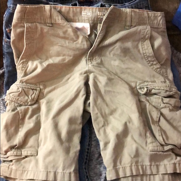 Lots of clothes ask about certain ones for prices - Picture 4 of 8